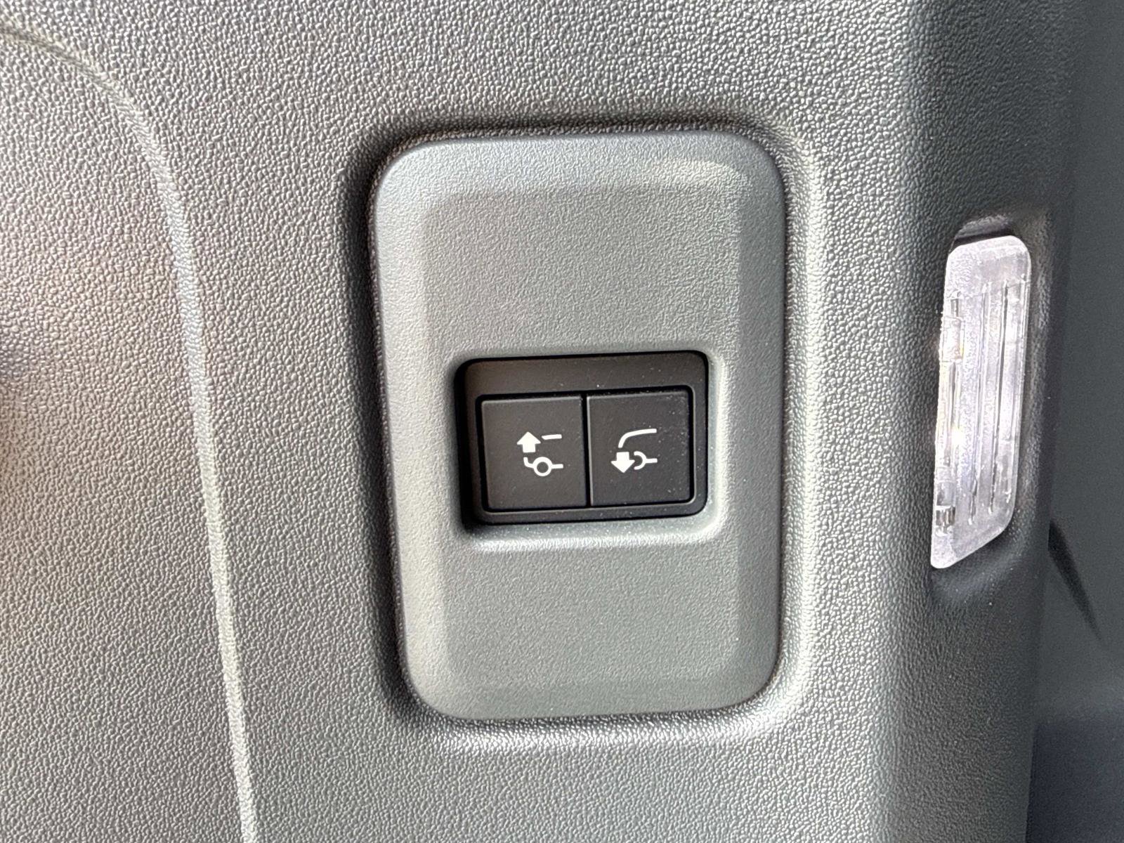 Used 2023 Land Rover Defender 110 X-Dynamic SE AWD/4WD image 41