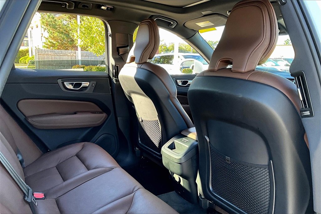 Used 2022 Volvo XC60 B5 Momentum w/ Advanced Package image 31