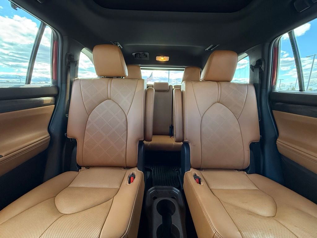 Used 2021 Toyota Highlander Platinum image 29