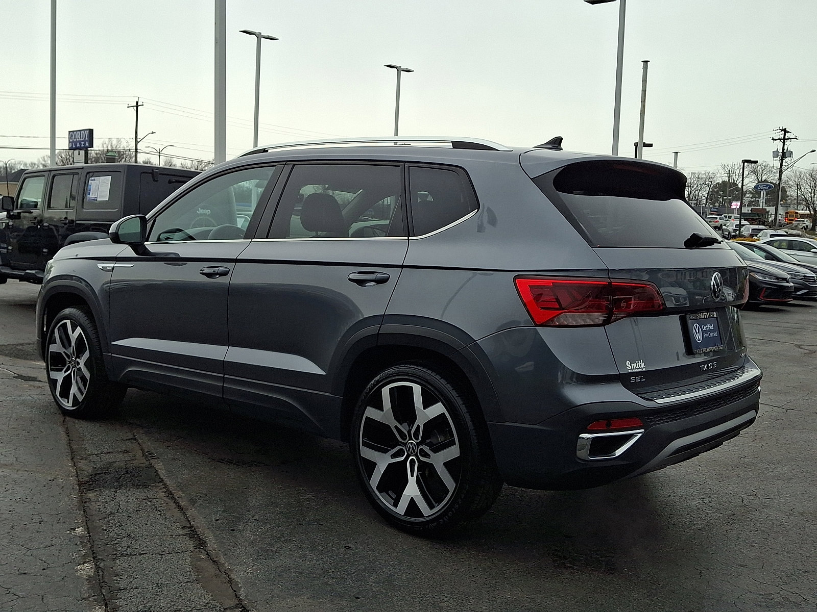 Used 2022 Volkswagen Taos SEL image 4