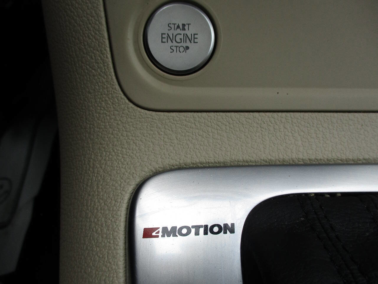 Used 2016 Volkswagen Tiguan SE image 62