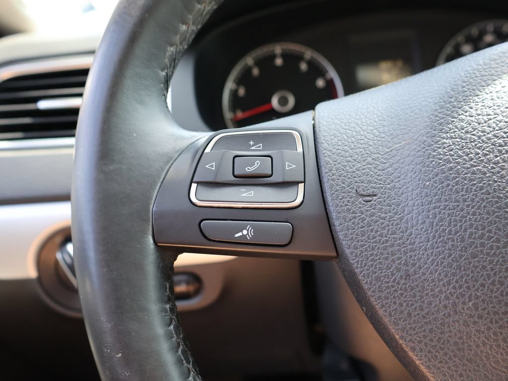 Used 2014 Volkswagen Jetta SE FWD image 24