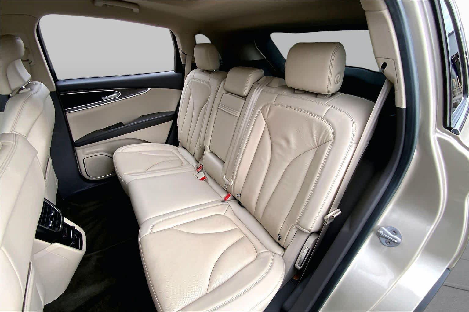 Used 2017 Lincoln MKX Reserve w/ Lincoln MKX Climate Package FWD image 19