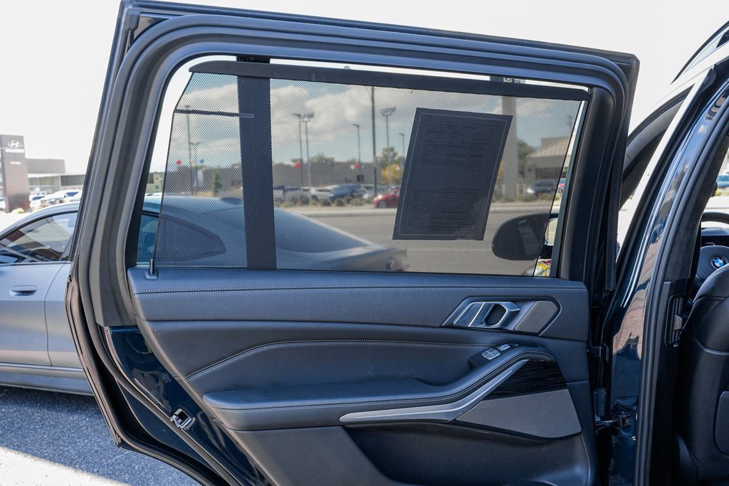 Used 2023 BMW X7 M60i image 19