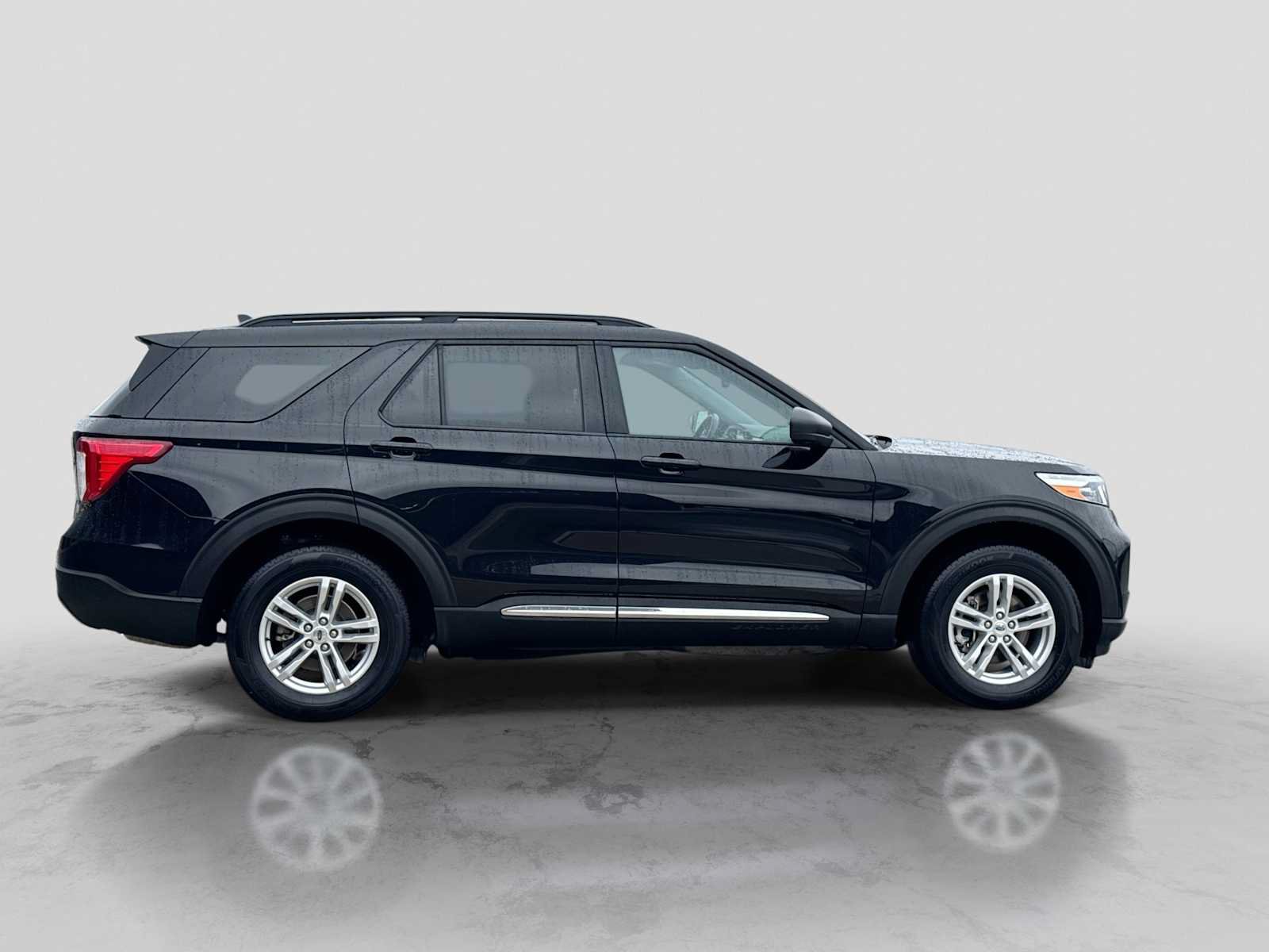 Used 2023 Ford Explorer XLT w/ Equipment Group 202A AWD/4WD image 7