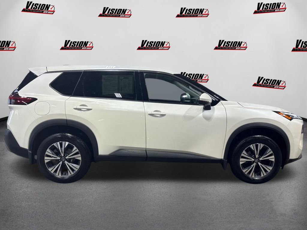 Used 2021 Nissan Rogue SV image 4
