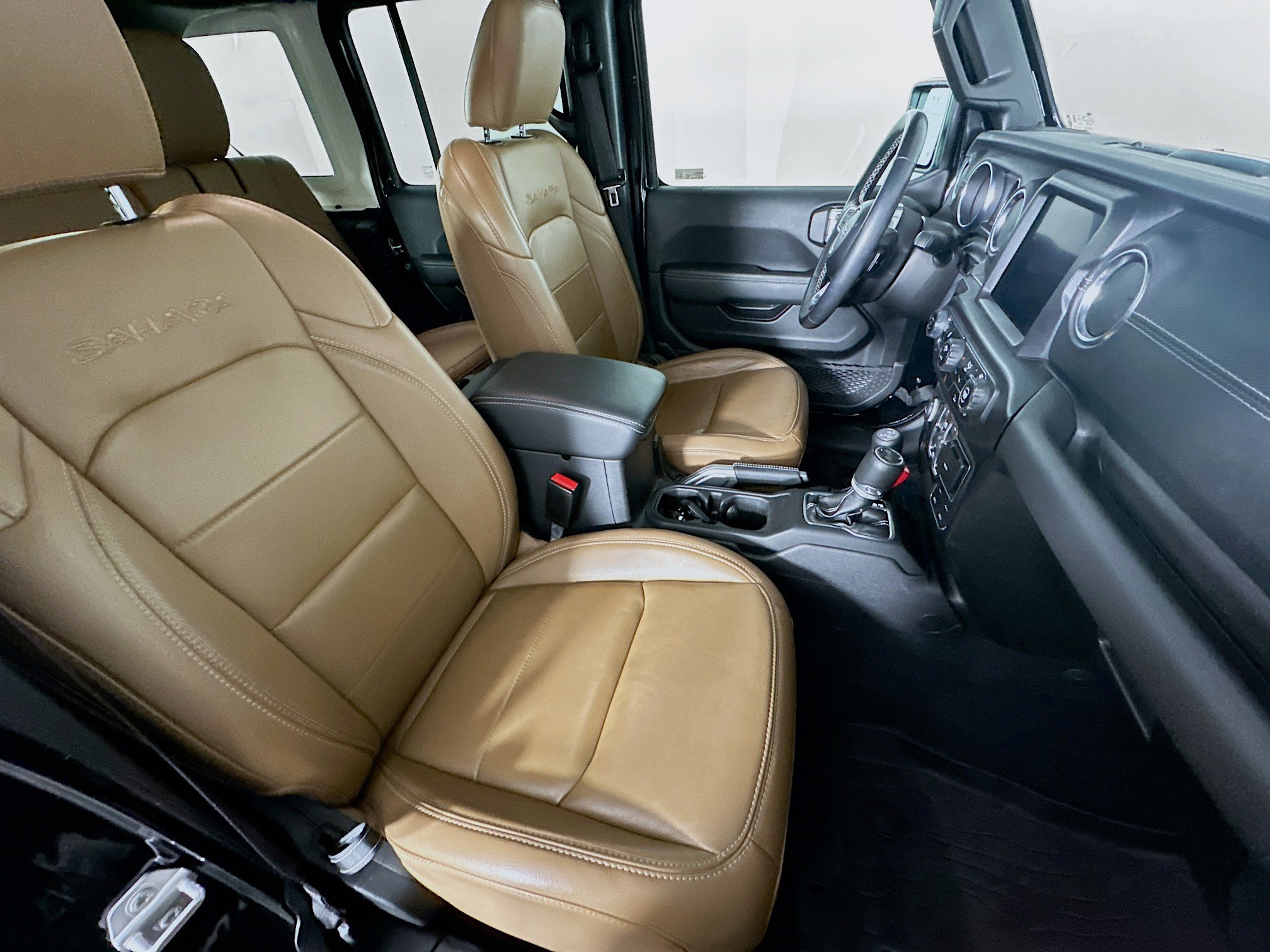 Used 2022 Jeep Wrangler Sahara w/ Cold Weather Group image 30