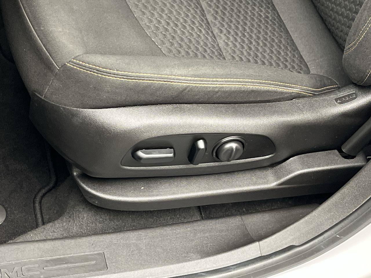 Certified 2018 GMC Terrain SLE w/ Driver Convenience Package FWD image 10