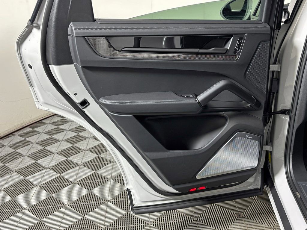New 2026 Porsche Cayenne GTS AWD/4WD image 34