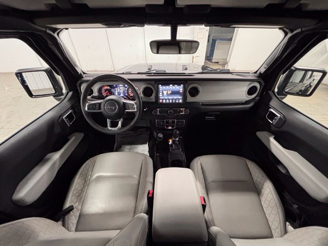 Used 2023 Jeep Gladiator Overland AWD/4WD image 12