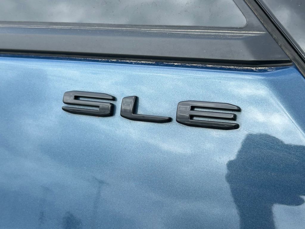 Used 2024 GMC Terrain SLE w/ Driver Convenience Package image 13