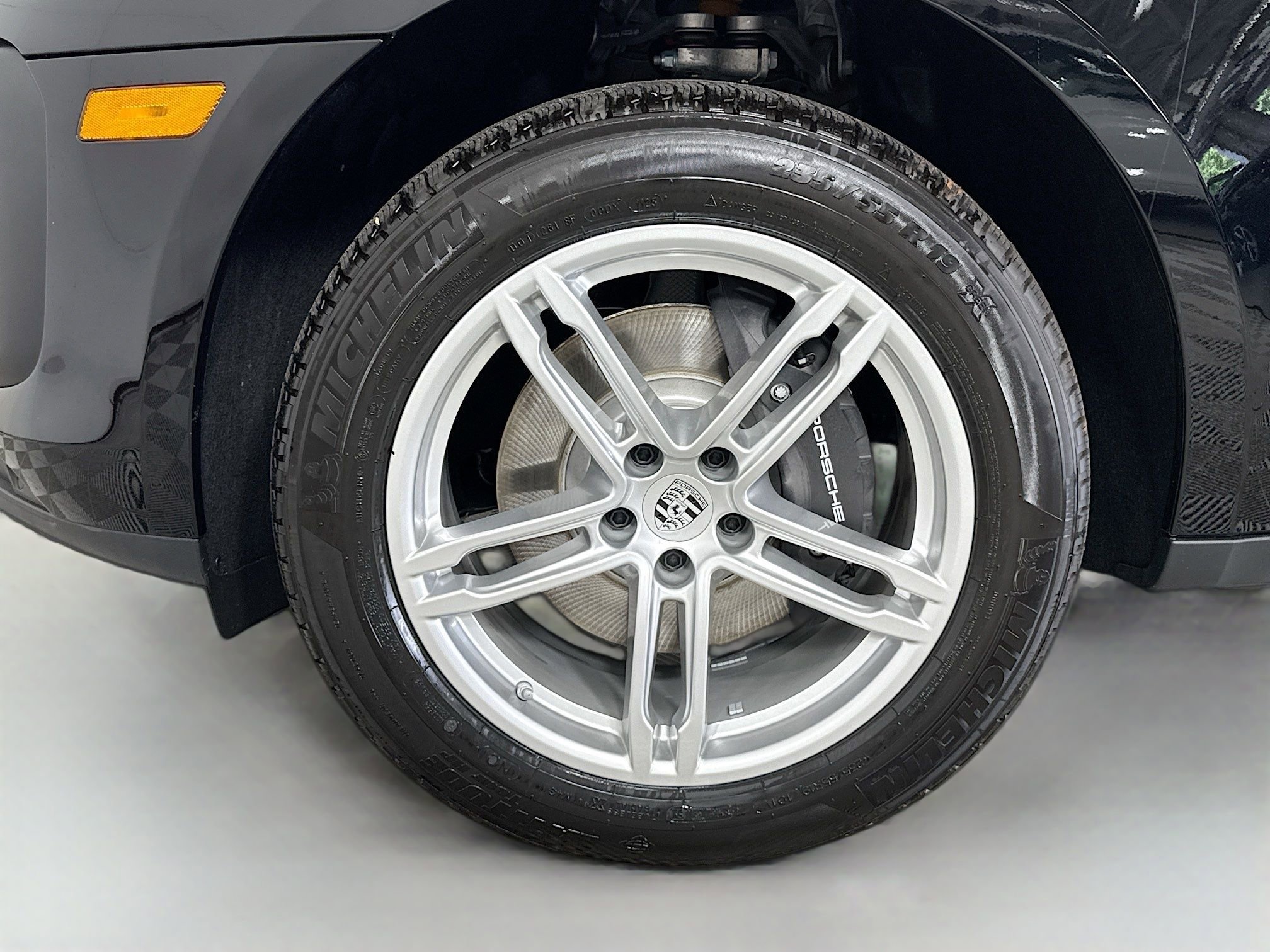 Certified 2025 Porsche Macan AWD/4WD image 24