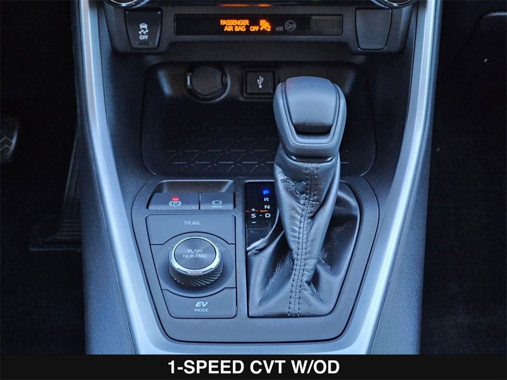 Used 2021 Toyota RAV4 XLE w/ Convenience Package image 20