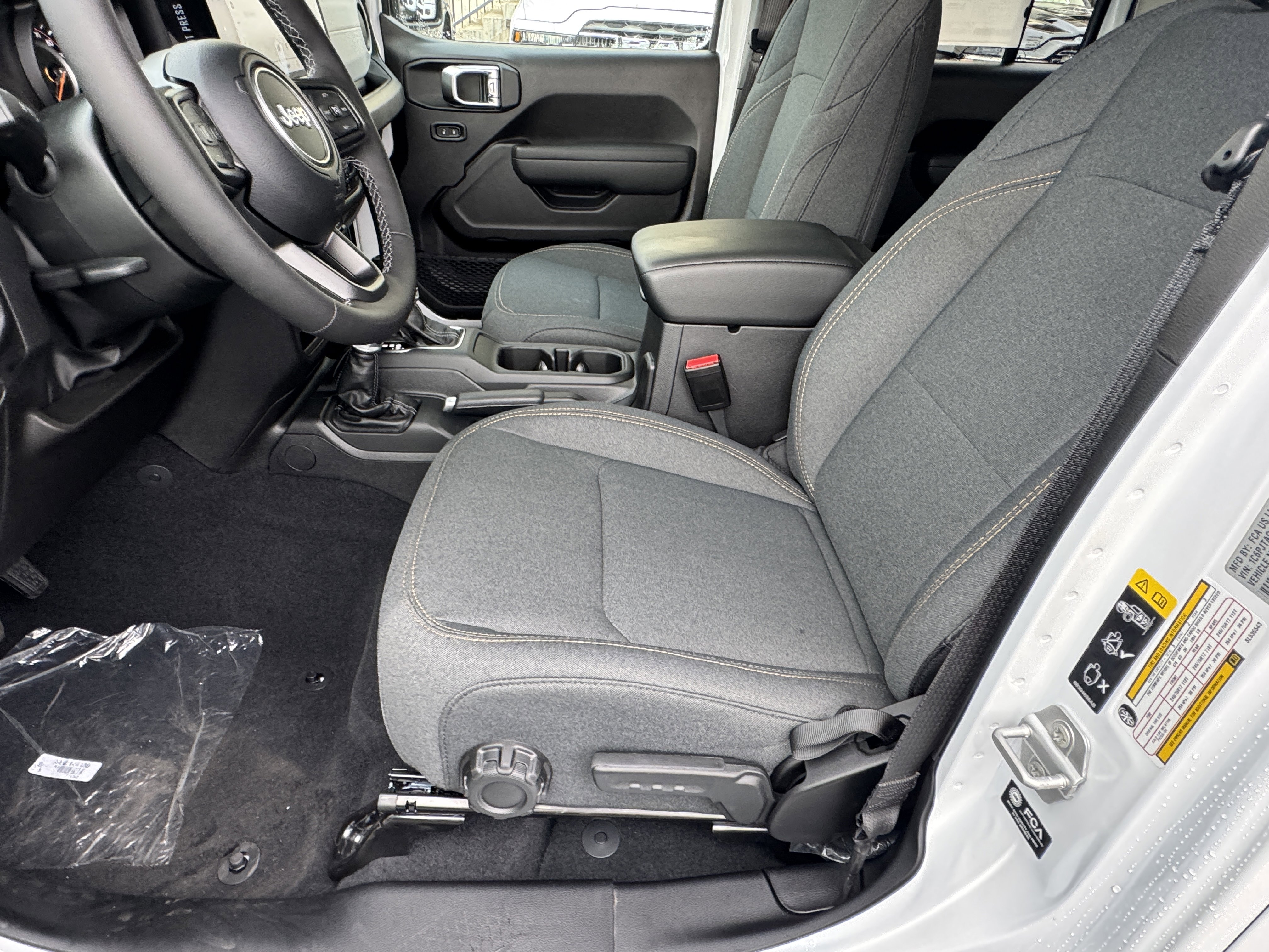 New 2025 Jeep Gladiator Sport image 17