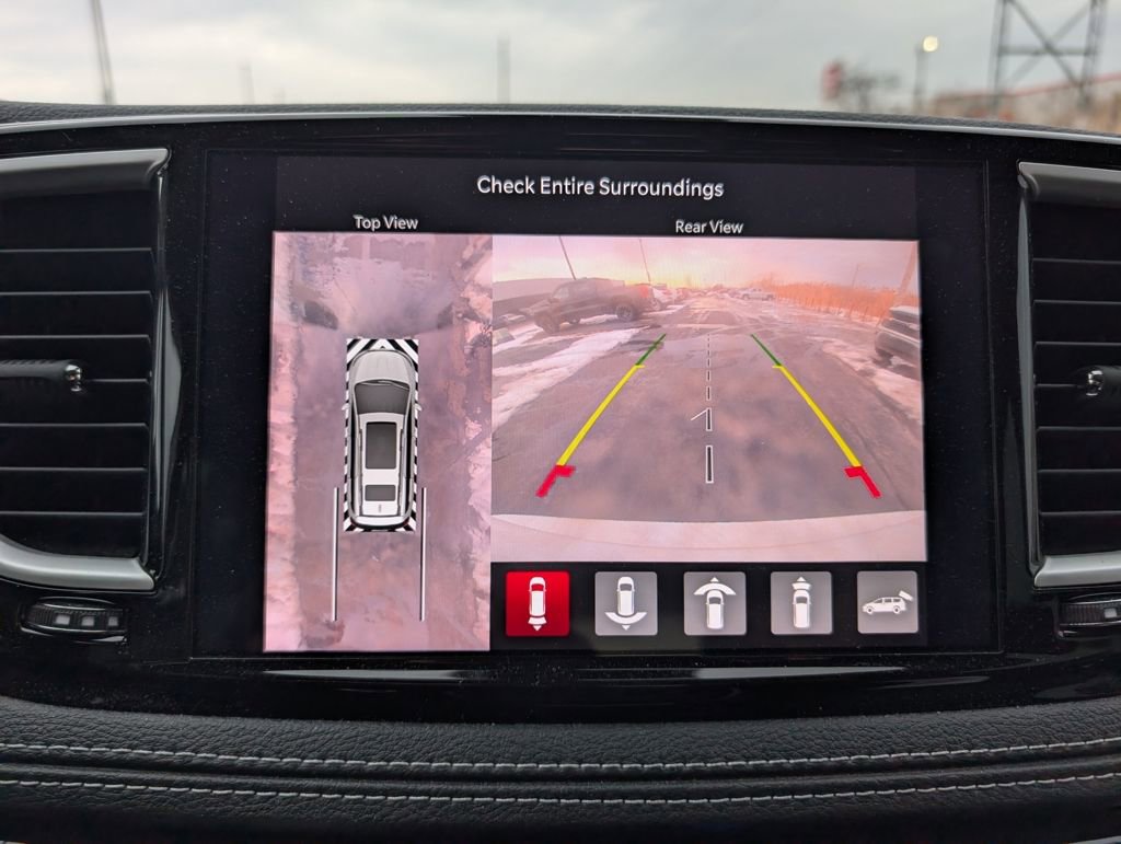 Used 2023 Chrysler Pacifica Touring-L image 18