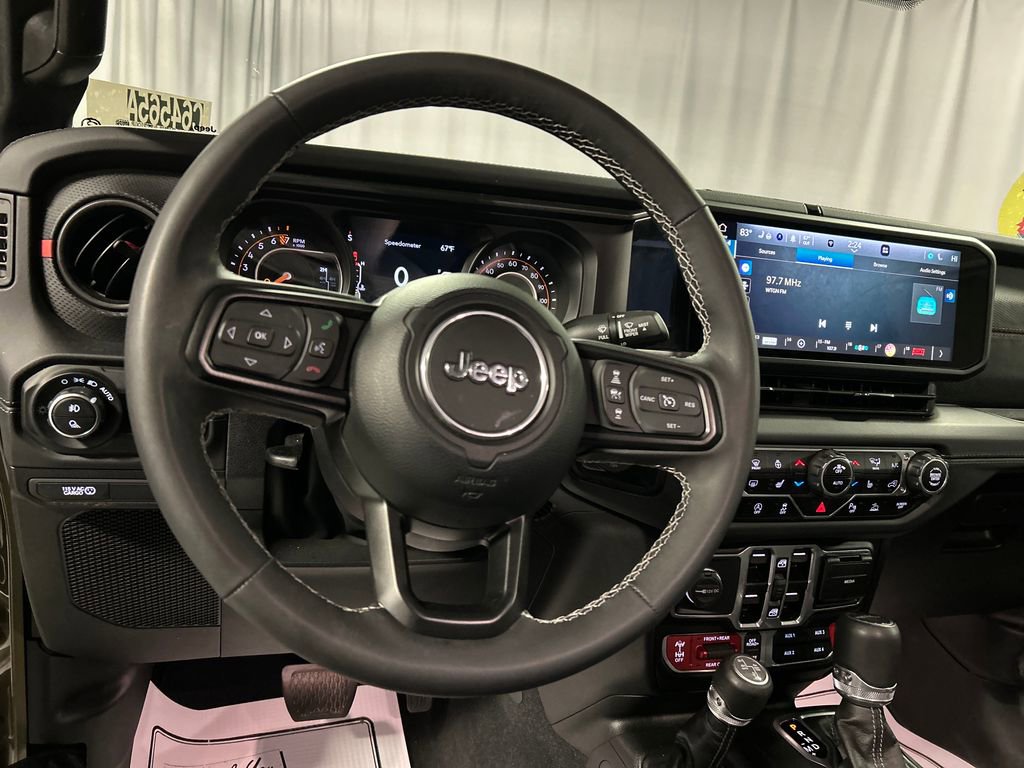 Used 2025 Jeep Gladiator Rubicon AWD/4WD image 15