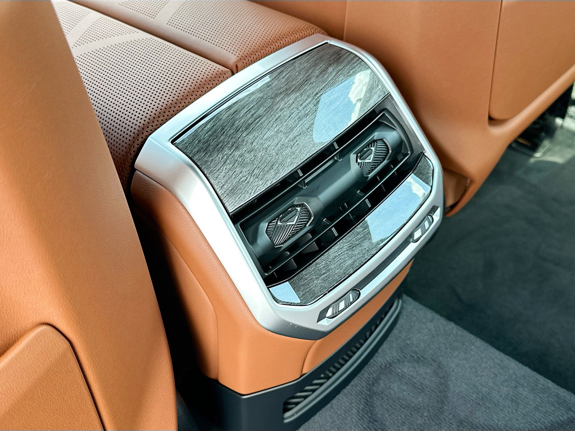 New 2025 BMW 750e xDrive w/ Luxury Rear Seating Package image 21