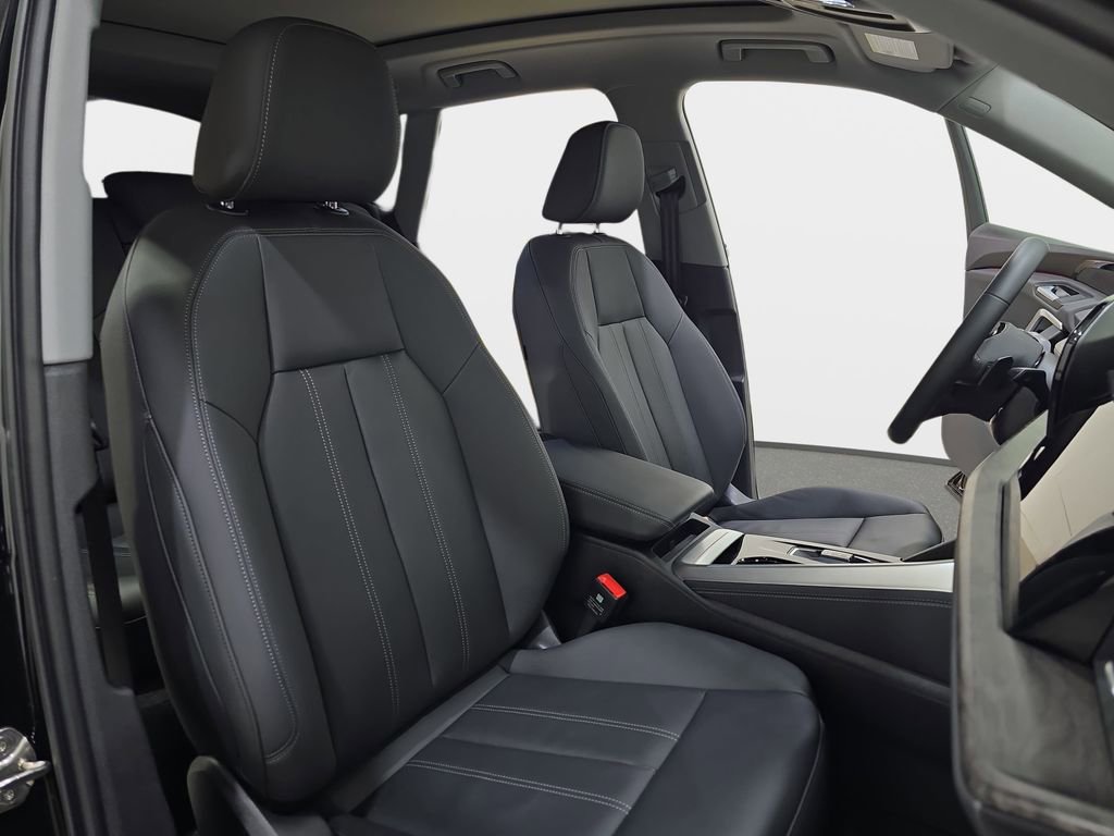 Used 2025 Audi Q5 Premium w/ Convenience Package image 12