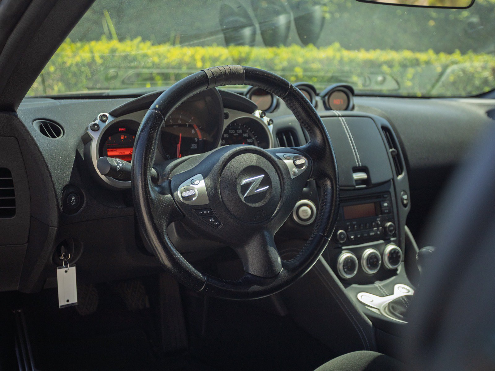 Used 2015 Nissan 370Z Coupe RWD image 11