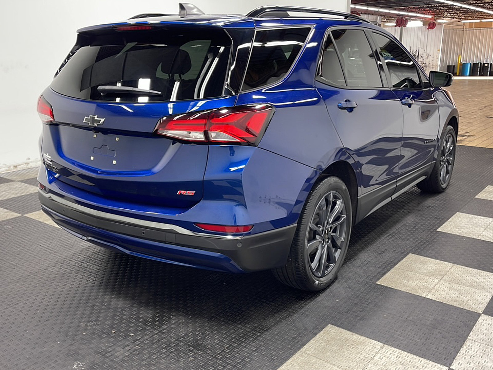 Used 2022 Chevrolet Equinox RS w/ RS Leather Package FWD image 18