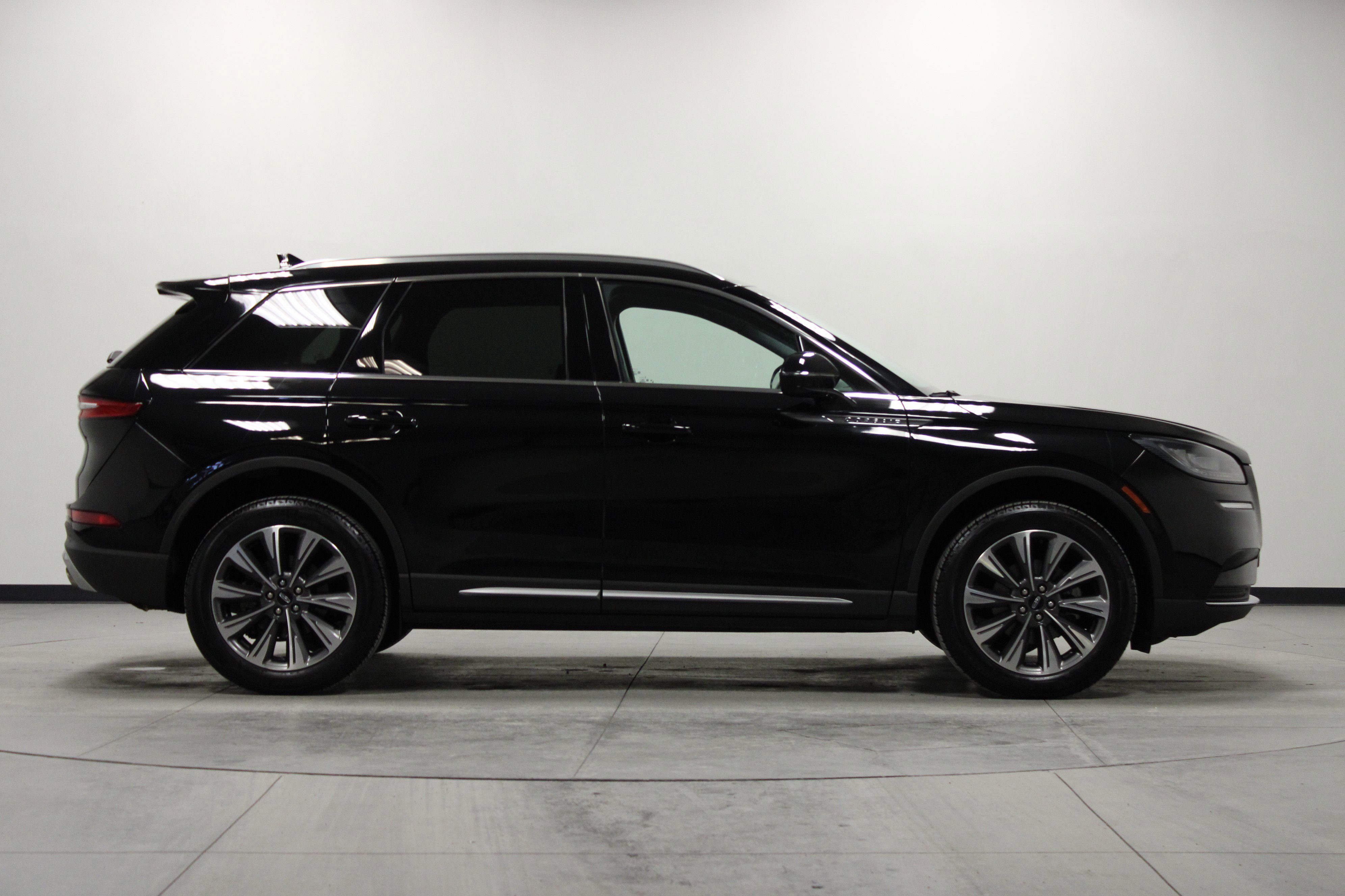 Used 2022 Lincoln Corsair Reserve w/ Elements Package image 3