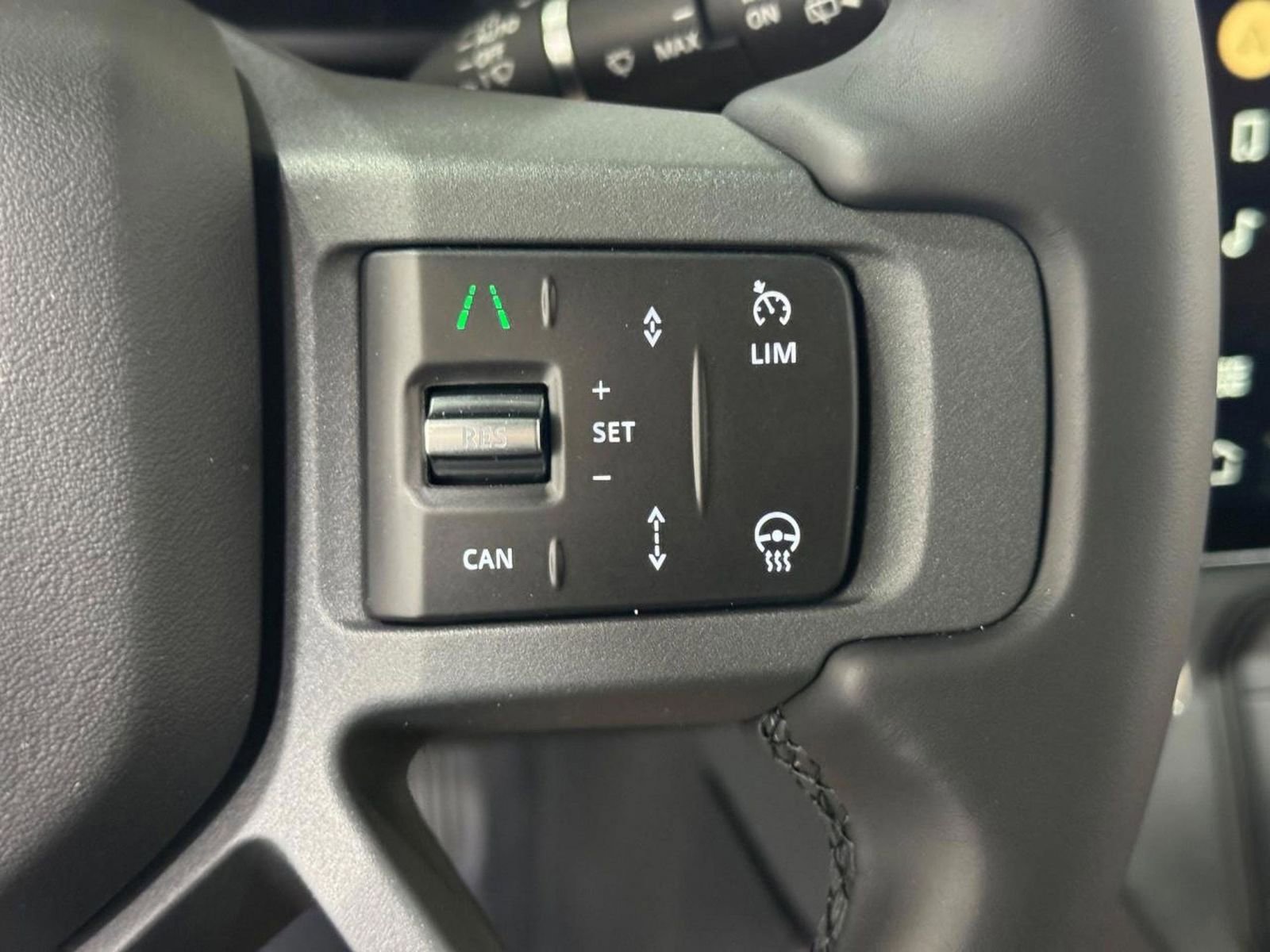 New 2026 Land Rover Defender 130 X-Dynamic SE image 30