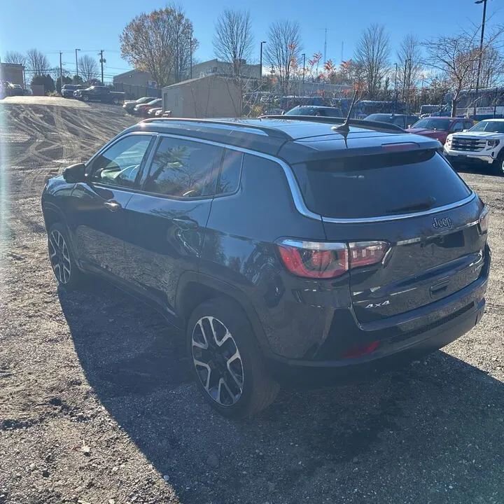 Used 2018 Jeep Compass Limited w/ Navigation Group AWD/4WD image 3