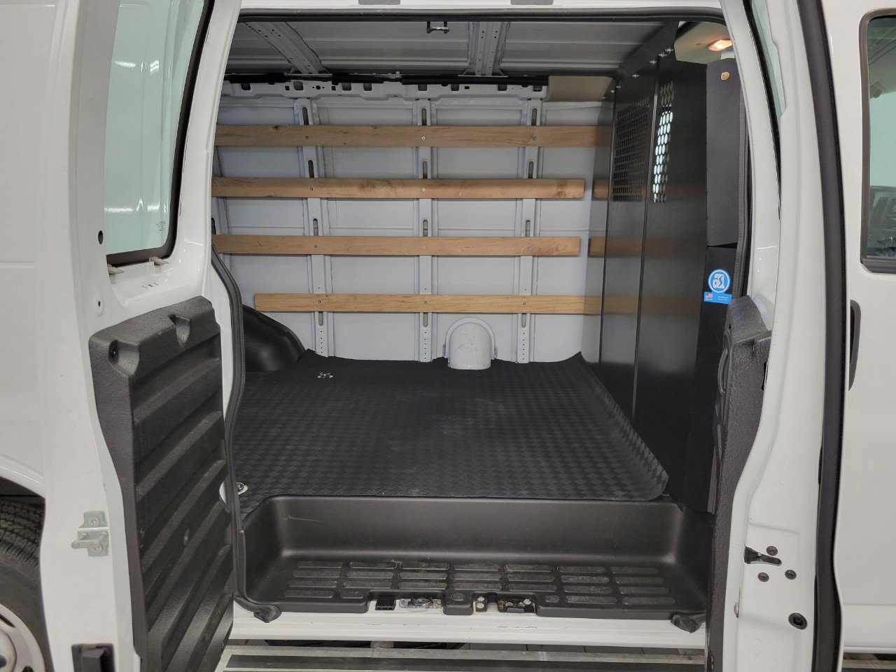 Used 2024 Chevrolet Express 2500 RWD 2500 135 w/ Driver Convenience Package image 21