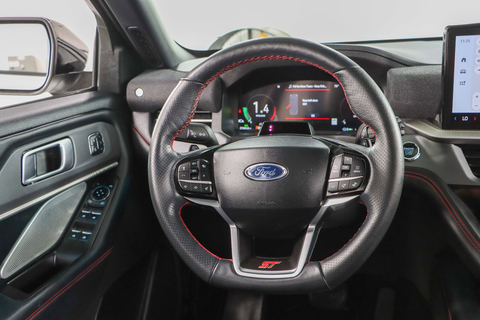 Used 2025 Ford Explorer ST AWD/4WD image 12