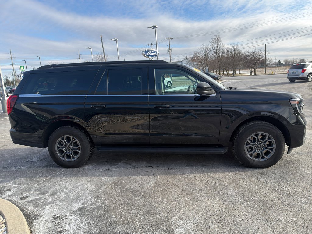 Used 2025 Ford Expedition Max Active AWD/4WD image 5