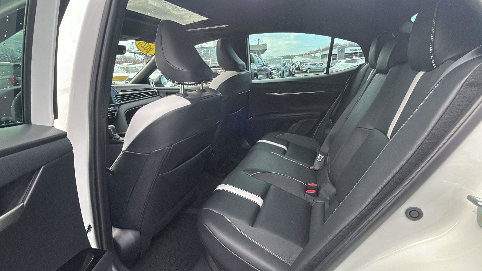Used 2025 Toyota Camry SE w/ Convenience Package image 32