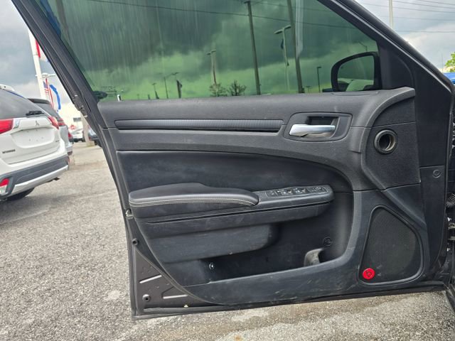 Used 2014 Chrysler 300 S RWD image 9