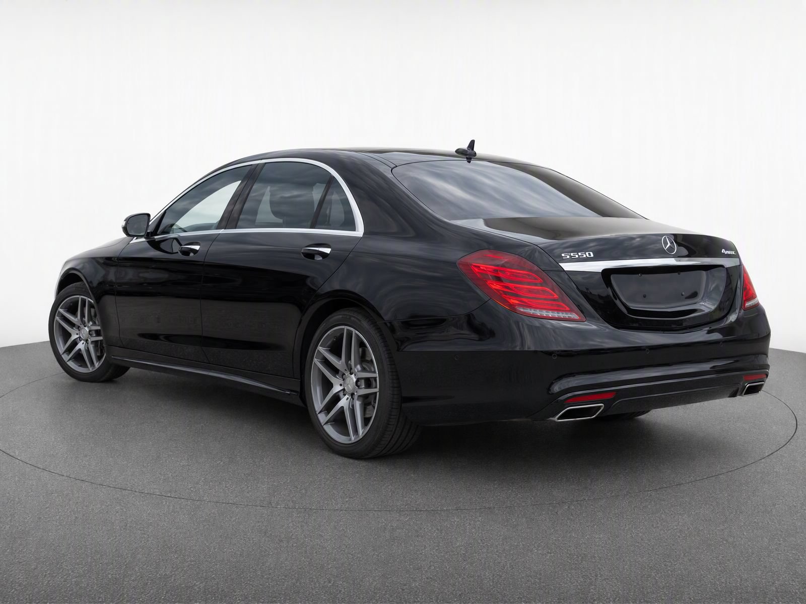 Used 2016 Mercedes-Benz S 550 4MATIC Sedan image 4