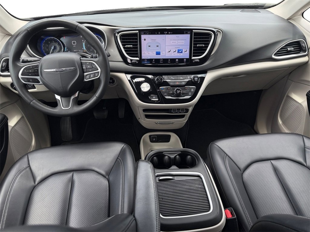 Certified 2023 Chrysler Pacifica Touring-L image 10
