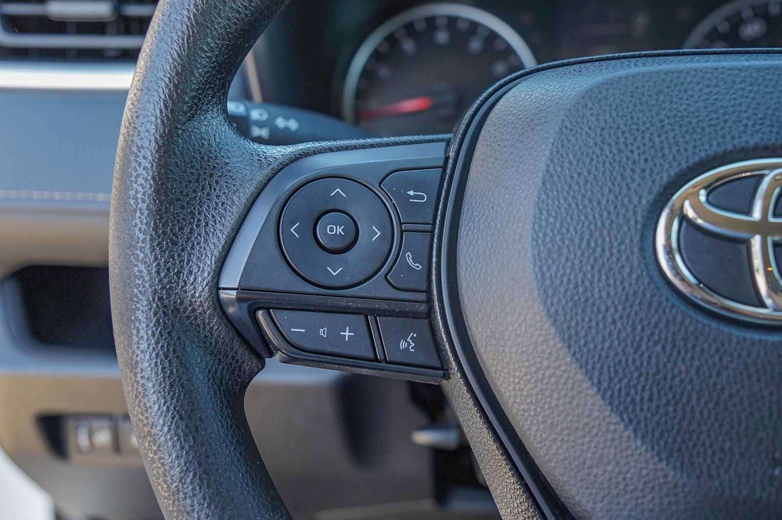 Used 2021 Toyota RAV4 LE image 13