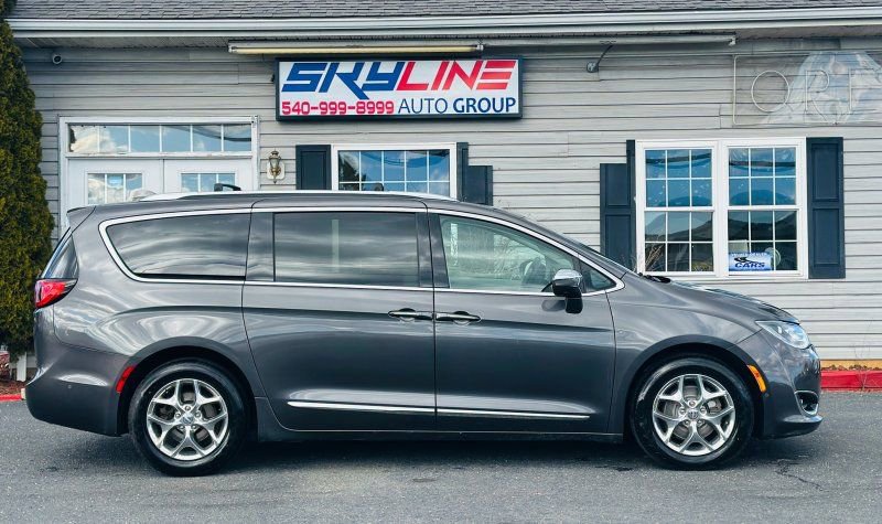 Used 2018 Chrysler Pacifica Limited w/ Advanced Safetytec Group