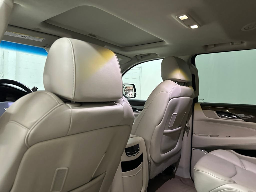 Used 2019 Cadillac Escalade Luxury AWD/4WD image 52