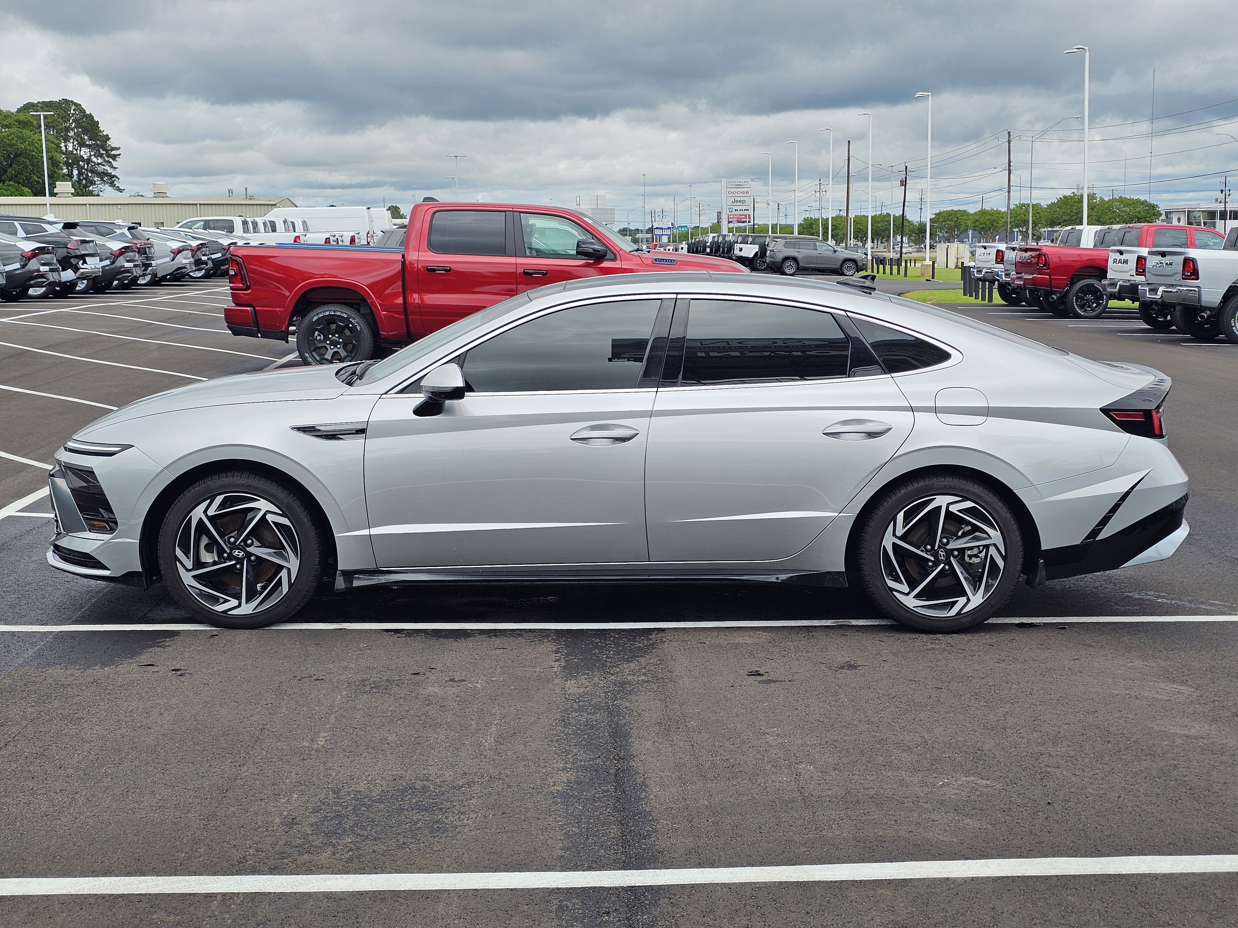 Used 2025 Hyundai Sonata SEL FWD image 12