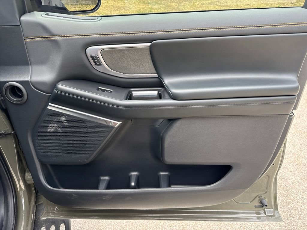 Used 2025 Ford Expedition Tremor image 32