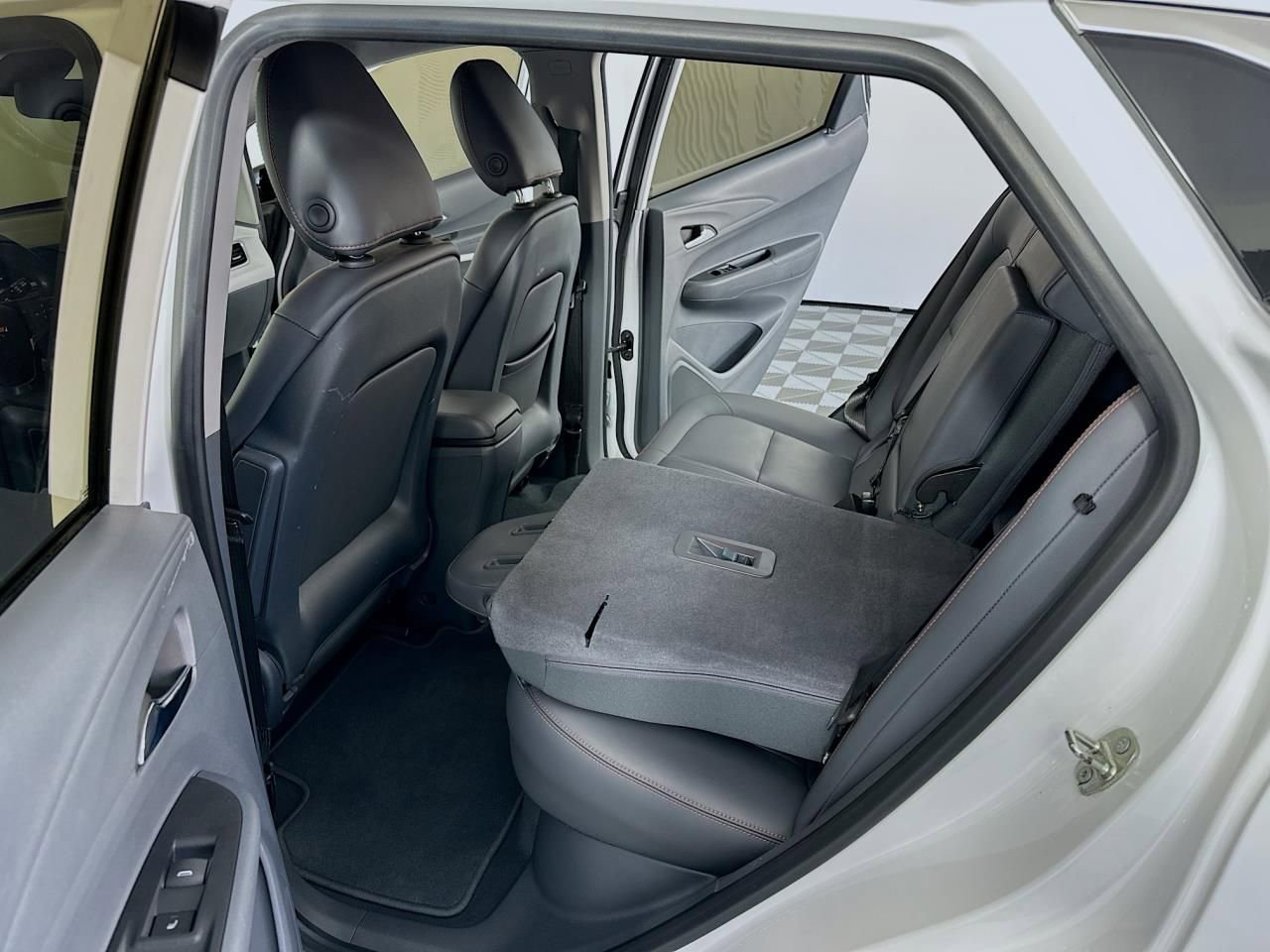 Used 2017 Chevrolet Bolt Premier image 32