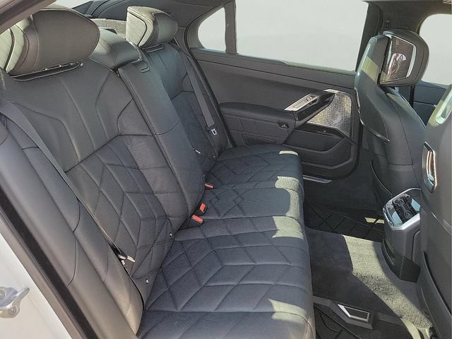New 2026 BMW i7 xDrive60 w/ Executive Package AWD/4WD image 17