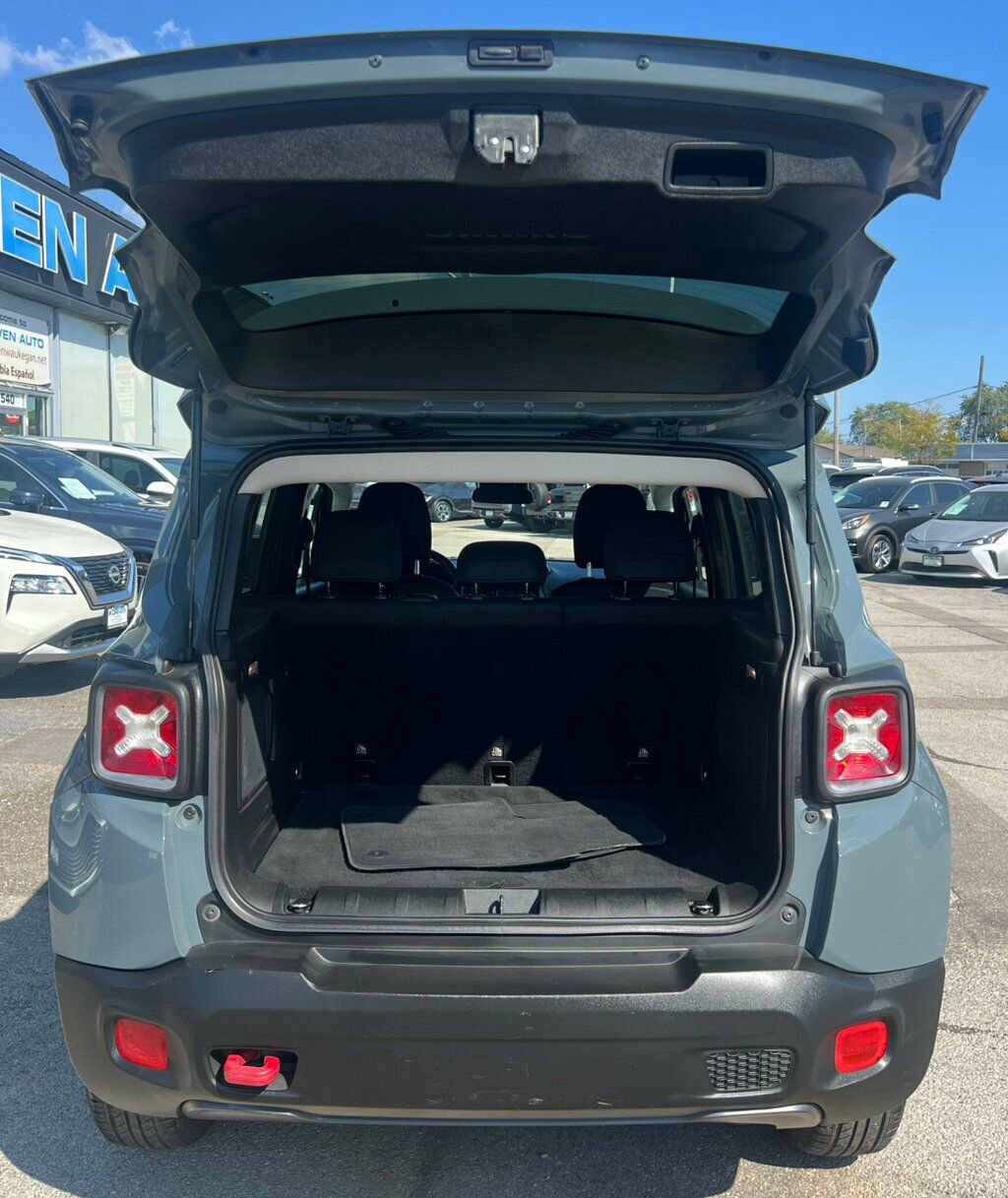 Used 2015 Jeep Renegade Trailhawk w/ Cold Weather Group image 29