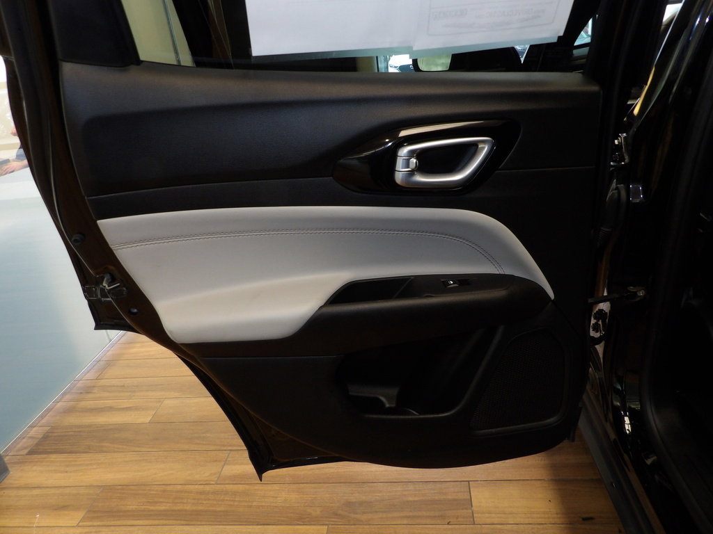 Used 2025 Jeep Compass Limited image 20