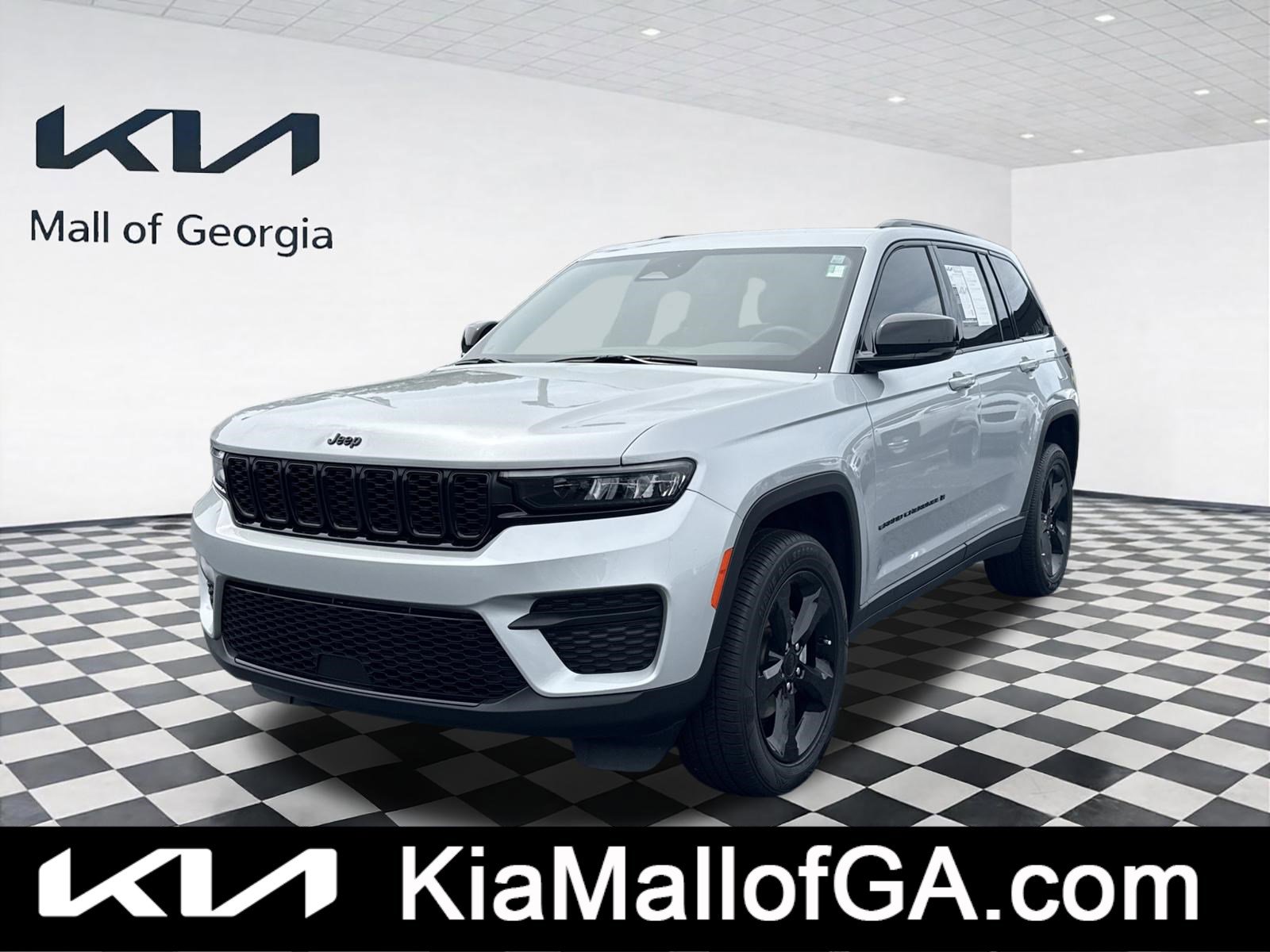 Used 2023 Jeep Grand Cherokee Altitude AWD/4WD image 1