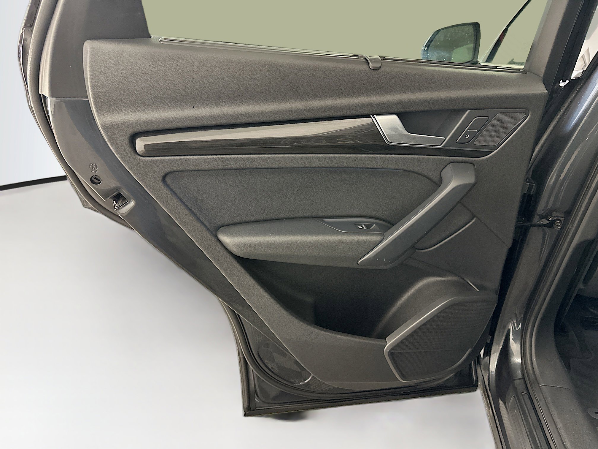 Used 2018 Audi Q5 2.0T Premium Plus w/ Premium Plus Package image 27