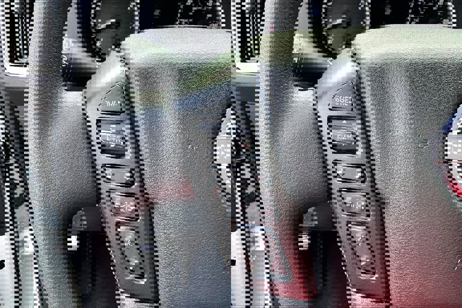 Used 2025 Nissan Frontier SV image 22