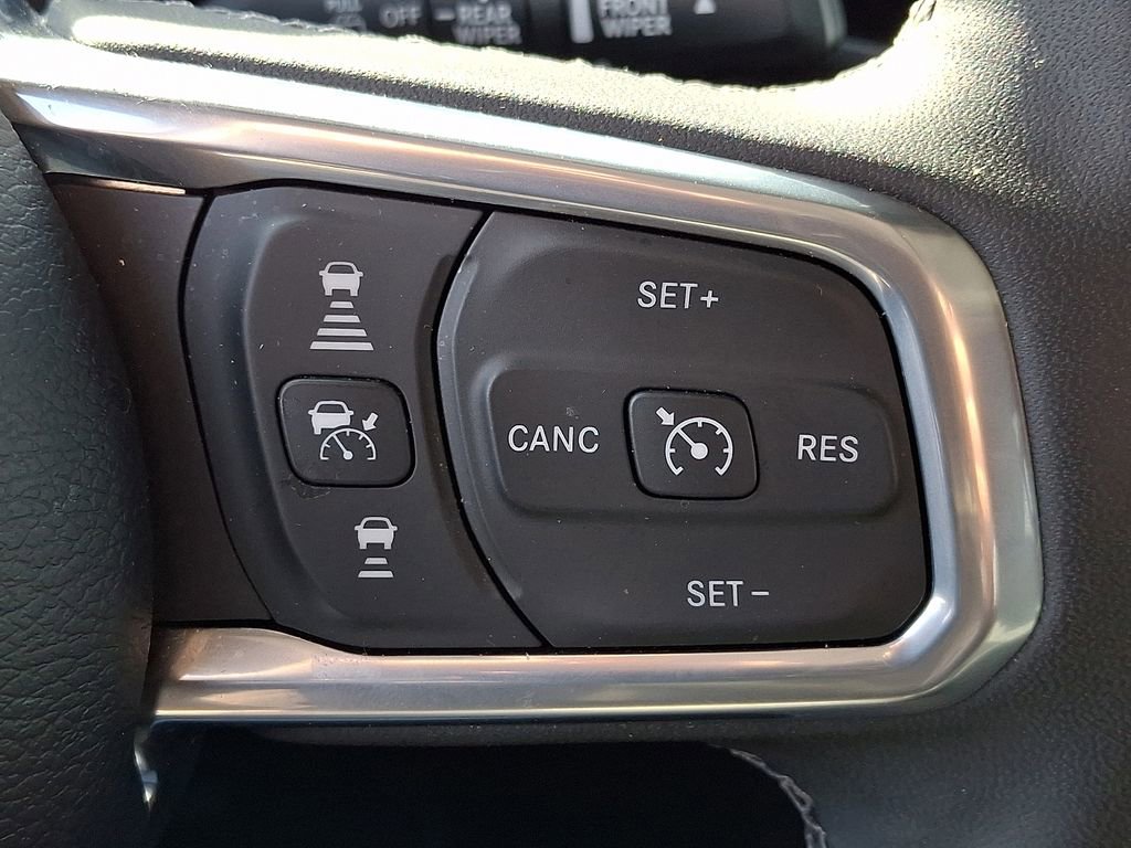 Used 2025 Jeep Wrangler Unlimited Sahara image 25