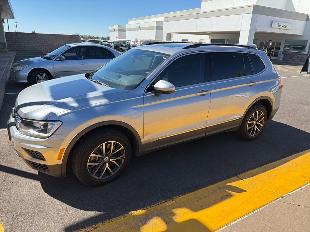Used 2020 Volkswagen Tiguan SE w/ Panoramic Sunroof Package image 3