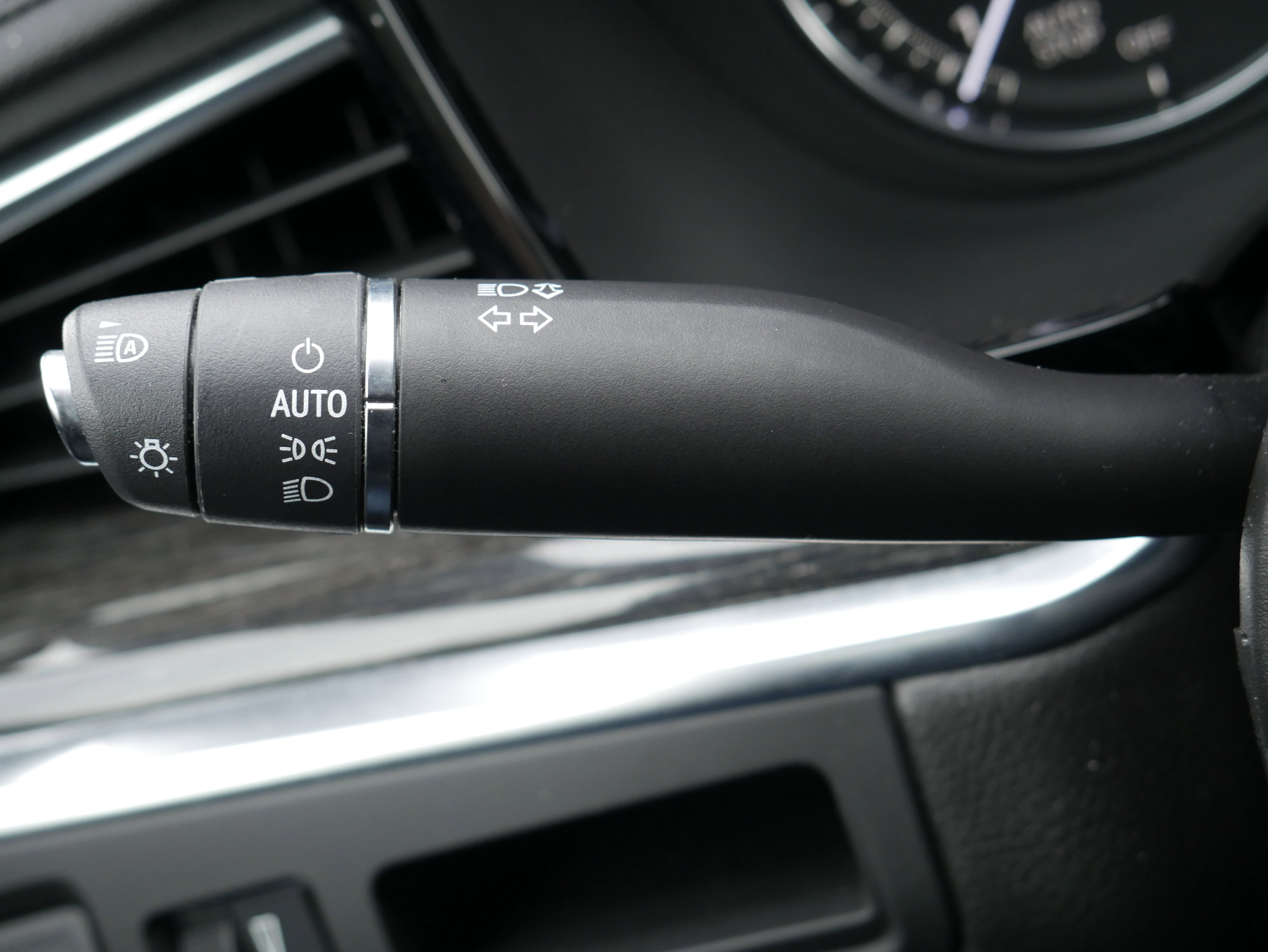 Certified 2020 Cadillac XT5 Premium Luxury w/ LPO, Floor Liner Package image 28