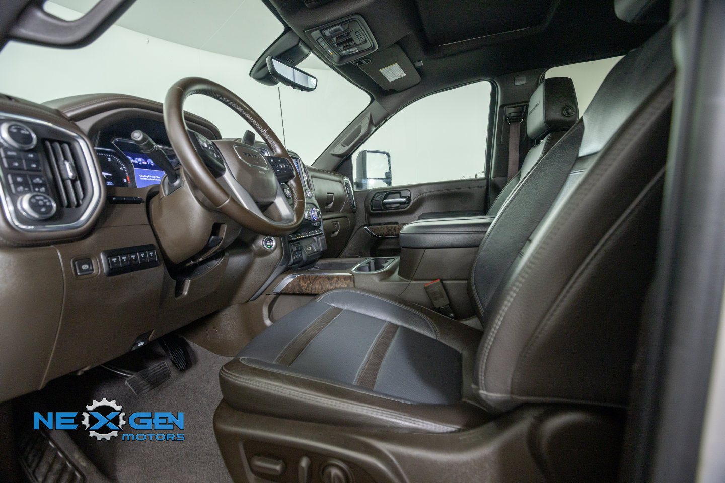 Used 2023 GMC Sierra 2500 Denali w/ Denali Ultimate Package AWD/4WD image 11